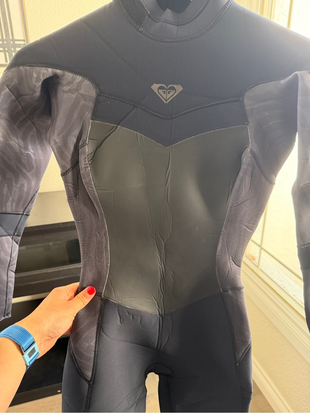 Roxy Women's Black Full-Body Wetsuit Sleeve Detail - Picture 2 of 4